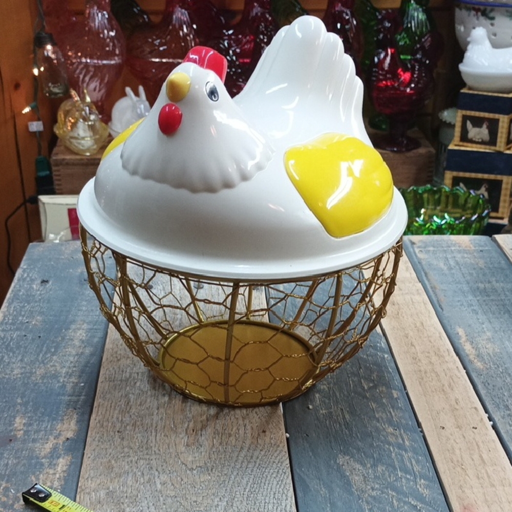Chicken Shaped Ceramic Basket with Lid